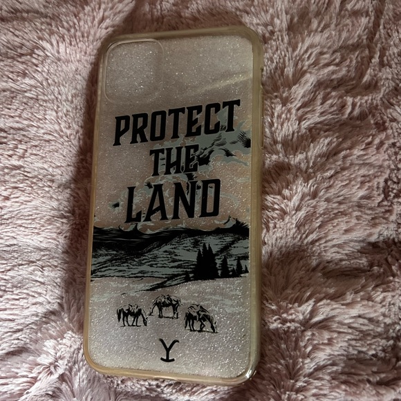 5 Pre Owned iPhone 11 Pro Max Cases - Picture 3 of 6